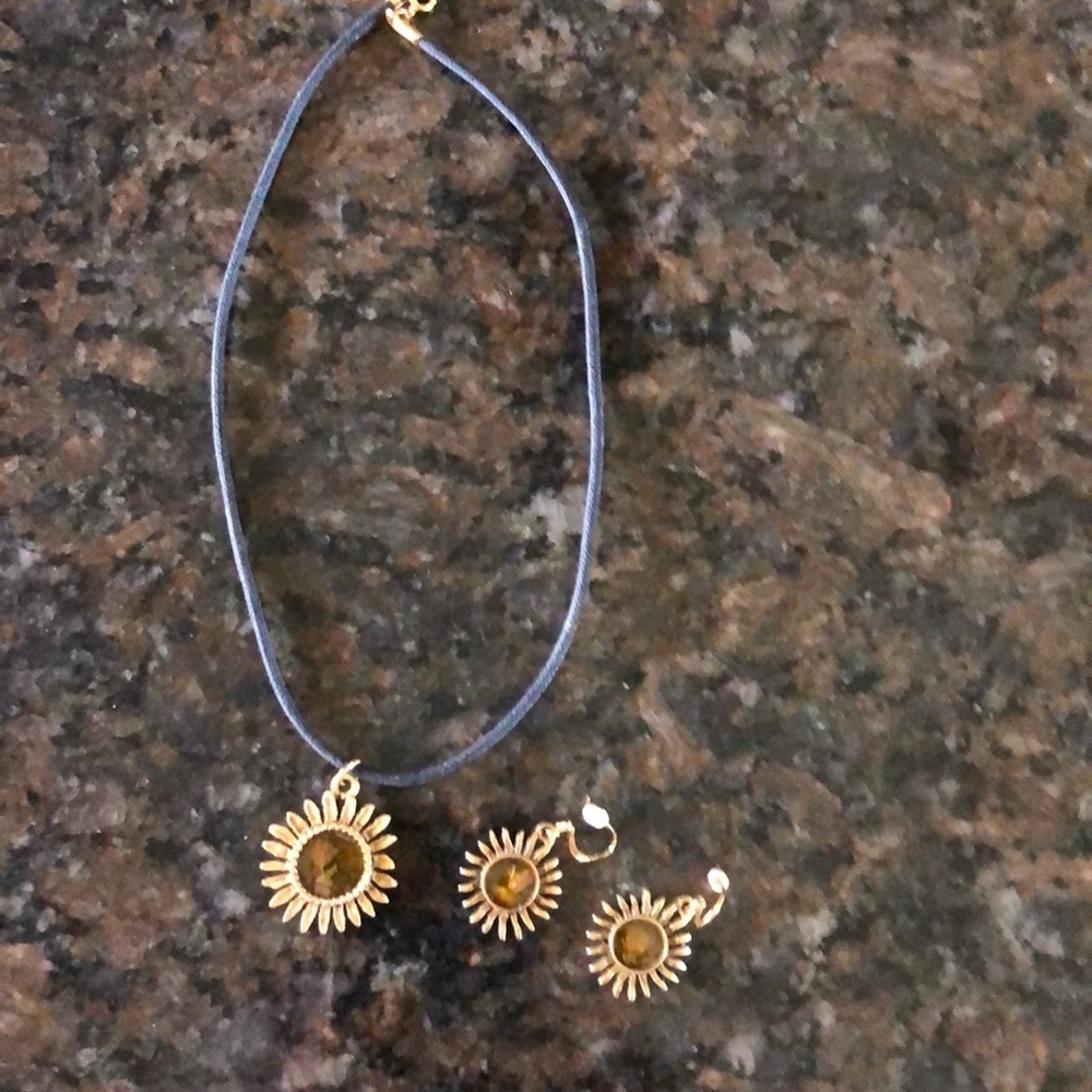 Pretty Sunflower Necklace Earring Set Pierced